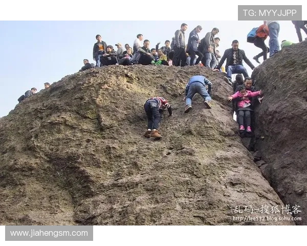 杭州攀岩队的包夹战术解析与实战应用探讨